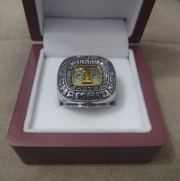 MICHAEL JORDAN 1982 HANDMADE SIZE 11 UNC CHAMPIONSHIP RING w/CHERRY HARDWOOD SET - Picture 13 of 14